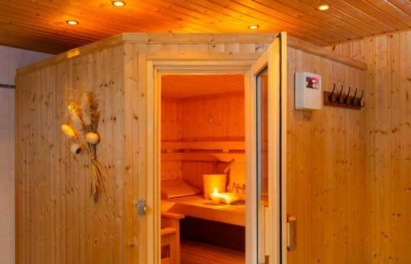 Should I use a sauna during a detoxification program?