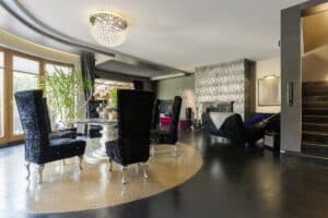 Interior of a luxury rehab and how it compares to a traditional rehab